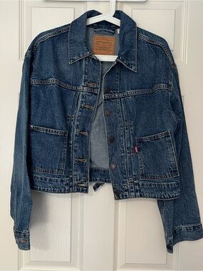 Levi’s cropped denim jacket - size M